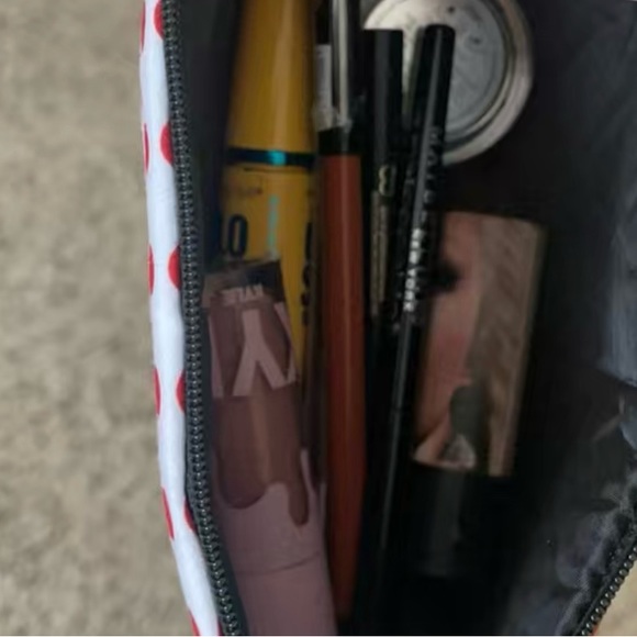 Red Lips Print Cosmetics Zipper Pouch- New - Picture 9 of 9